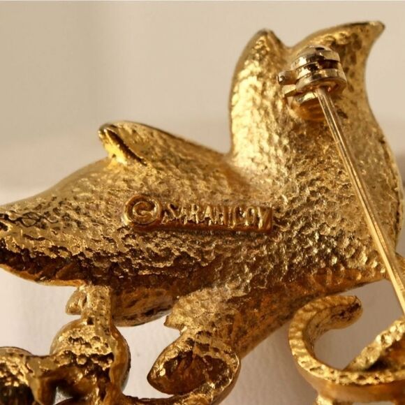 1967 Sarah Coventry White Enamel Blue Beaded Grapevine Brooch EUC 1 7/8×1 7/8" - Picture 6 of 13